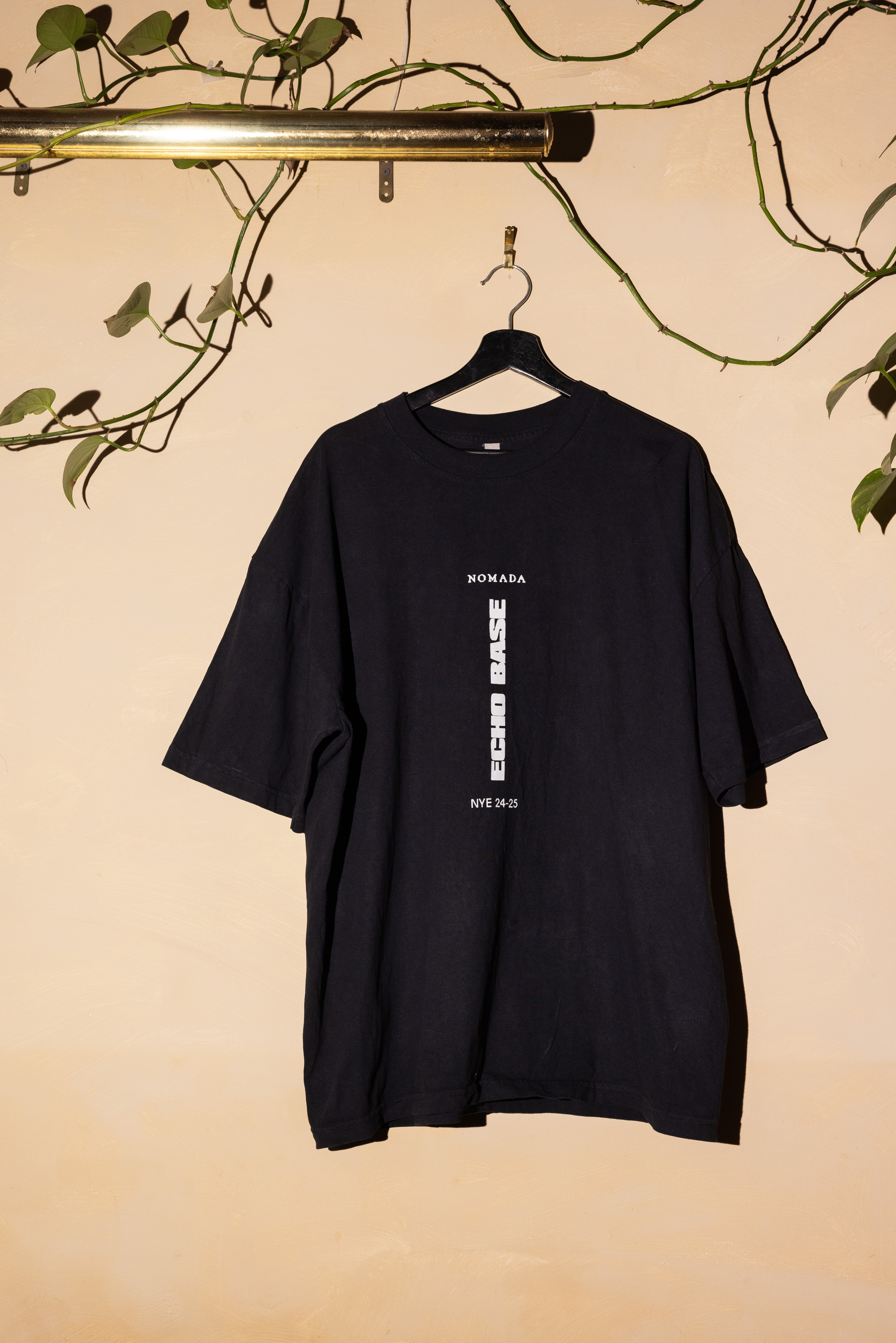 NOMADA 'Echo Base' t